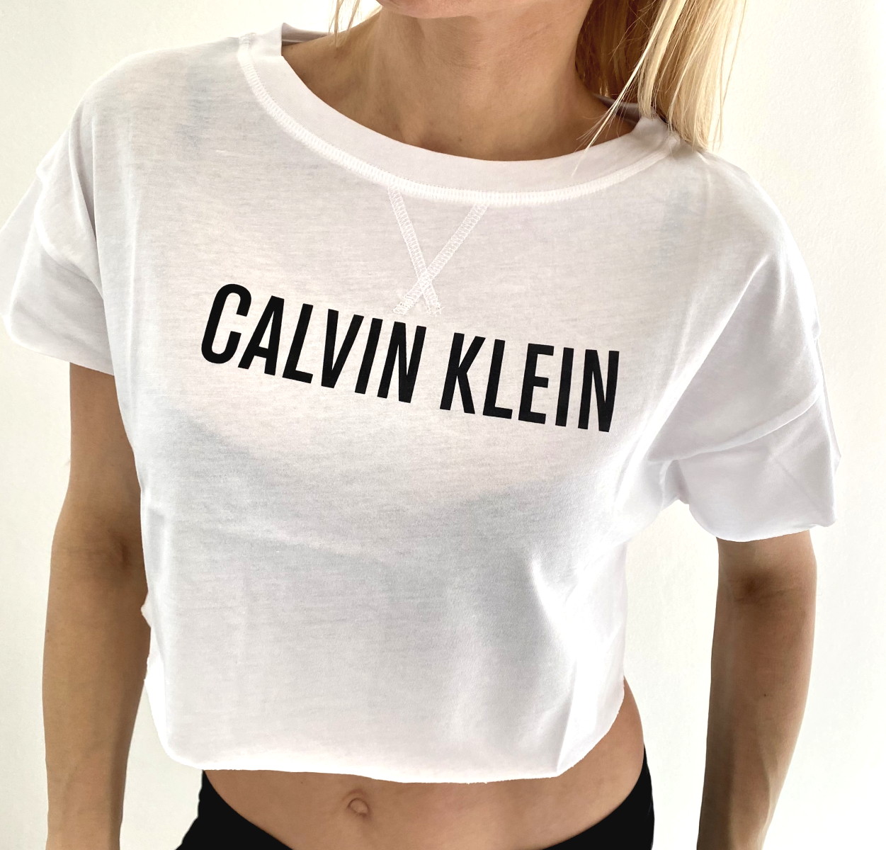 Dámské triko Calvin Klein KW01346 crop top bílá