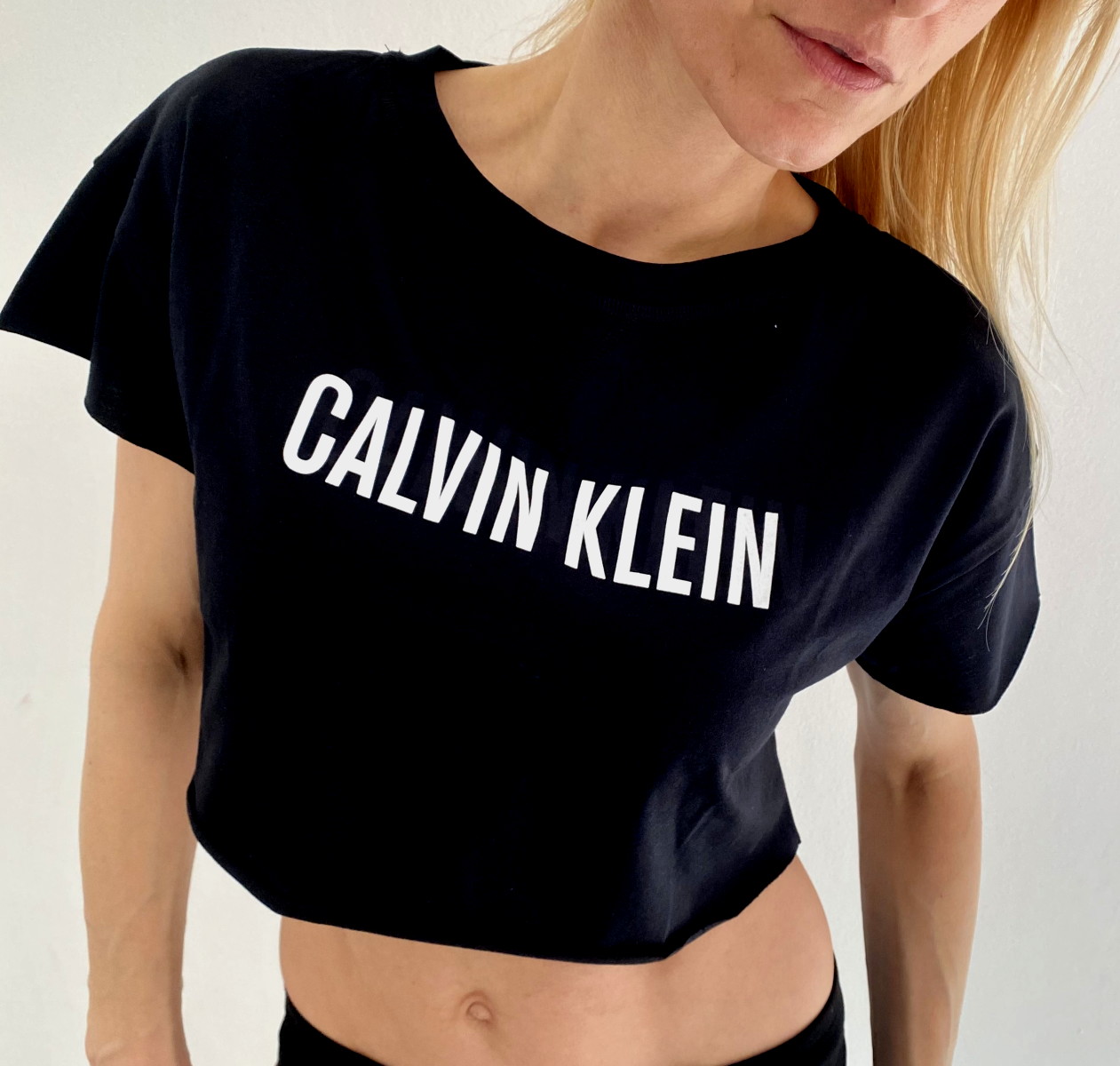 Dámské triko Calvin Klein KW01346 crop top